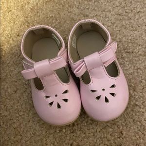 white hard bottom baby walking shoes
